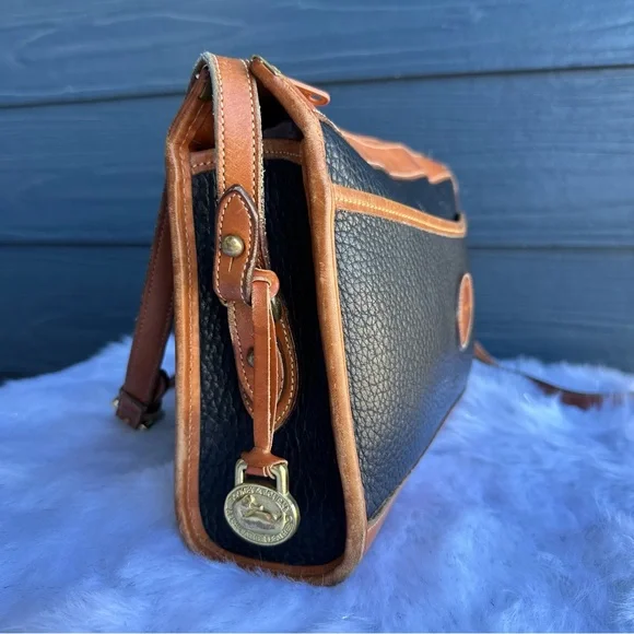 Dooney & Bourke Surrey Vintage Black and Tan Leather Crossbody Bag - Picture 4 of 8
